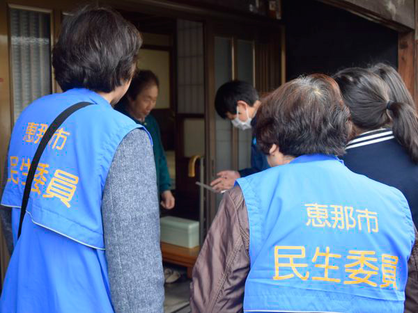 ひとり暮らしの方へ「絵手紙」を贈りました（長島小学校） 