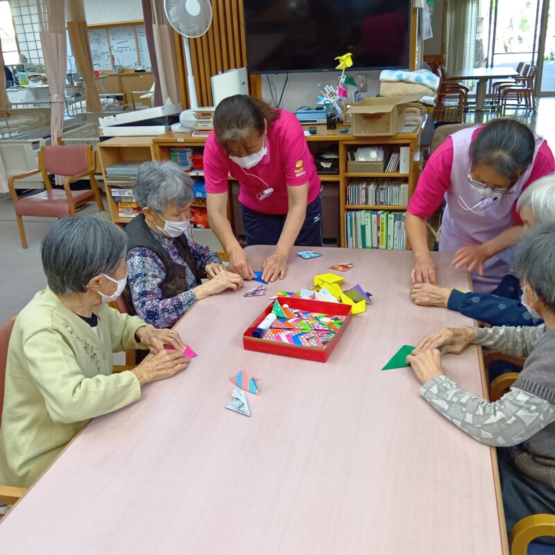 岩村デイサービスでこいのぼりを作りました！