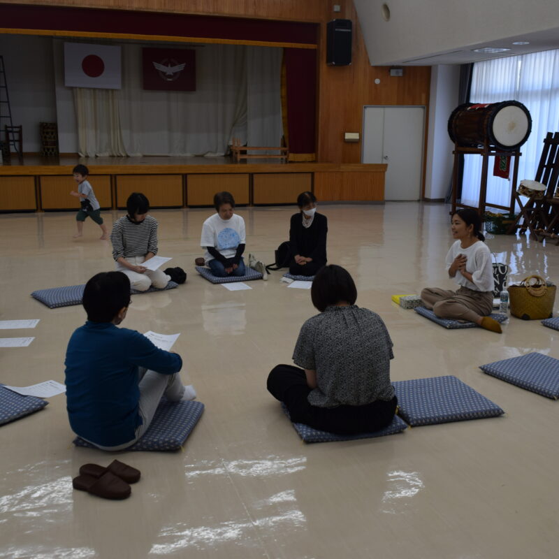 飯地町子育てサロン「ひととkids」を訪問しました。