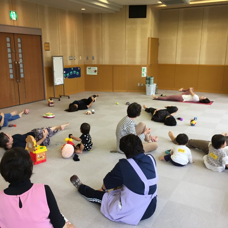 親子遊びの場でセルフマッサージを教えてもらいました