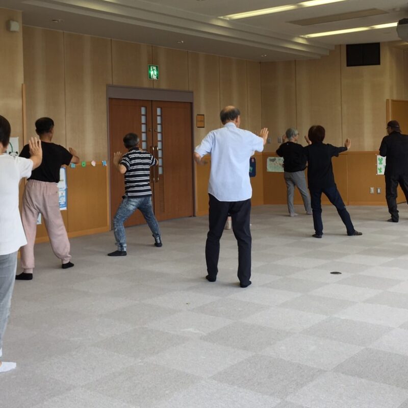 岩村サロン『のびのび会』太極拳の練習をしています