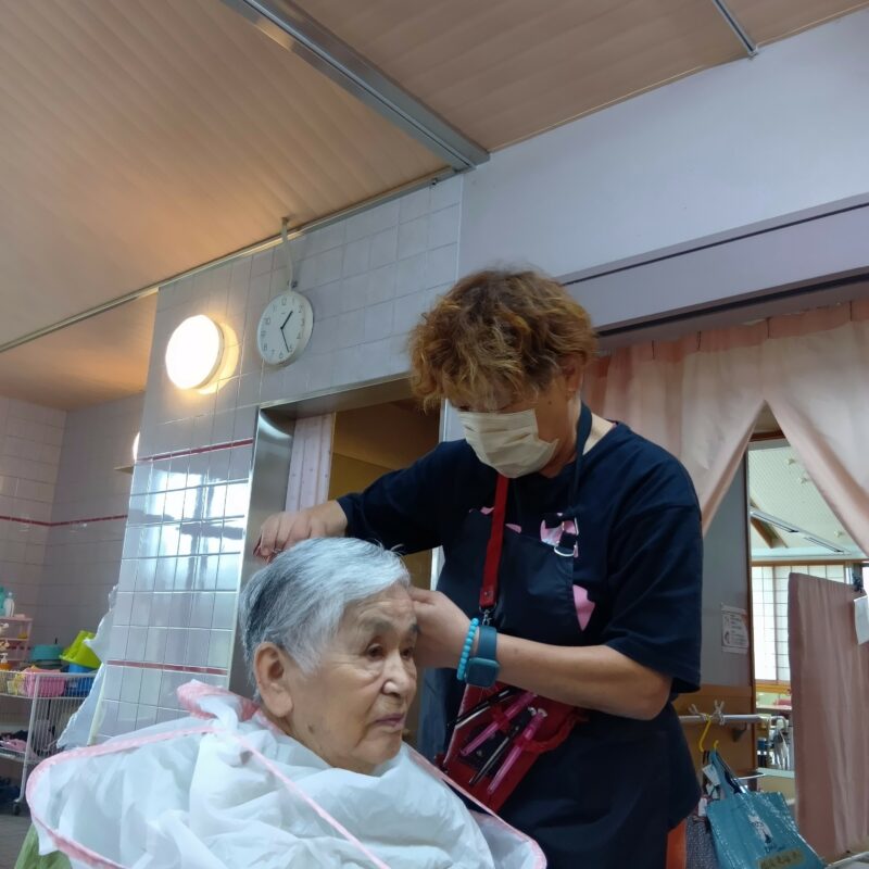 岩村デイサービスにて理容サービス始めました