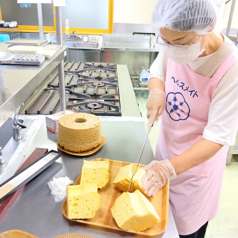 岩村町食生活改善推進協議会の皆様からシフォンケーキをいただきました