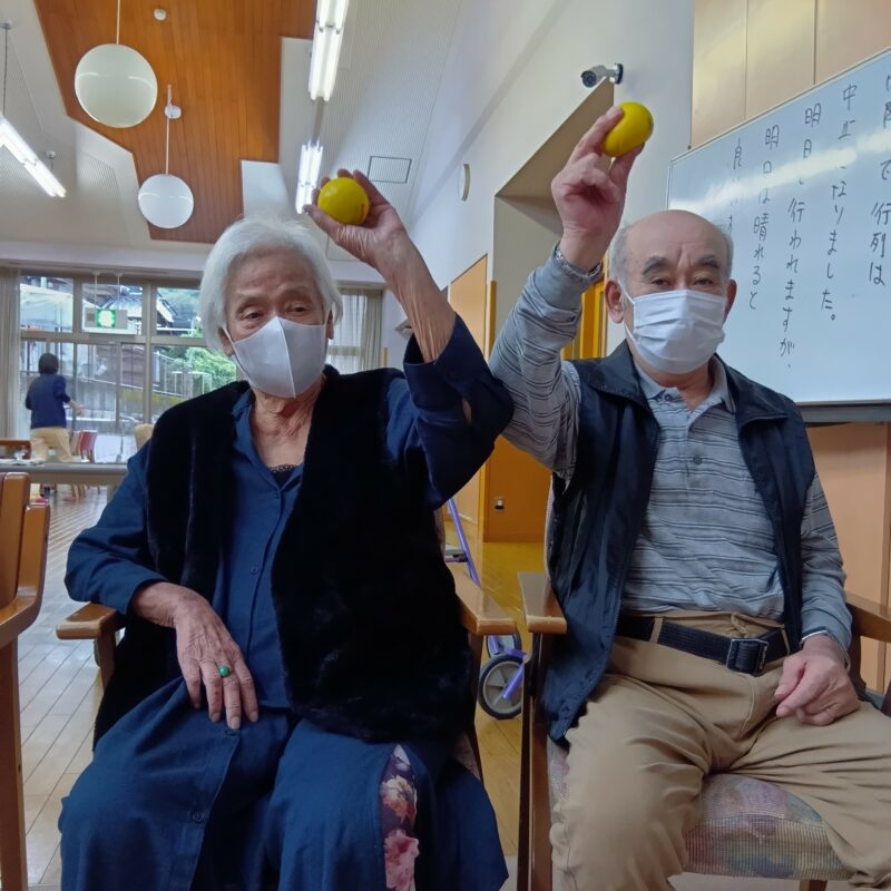 岩村デイサービス玉入れゲームの様子