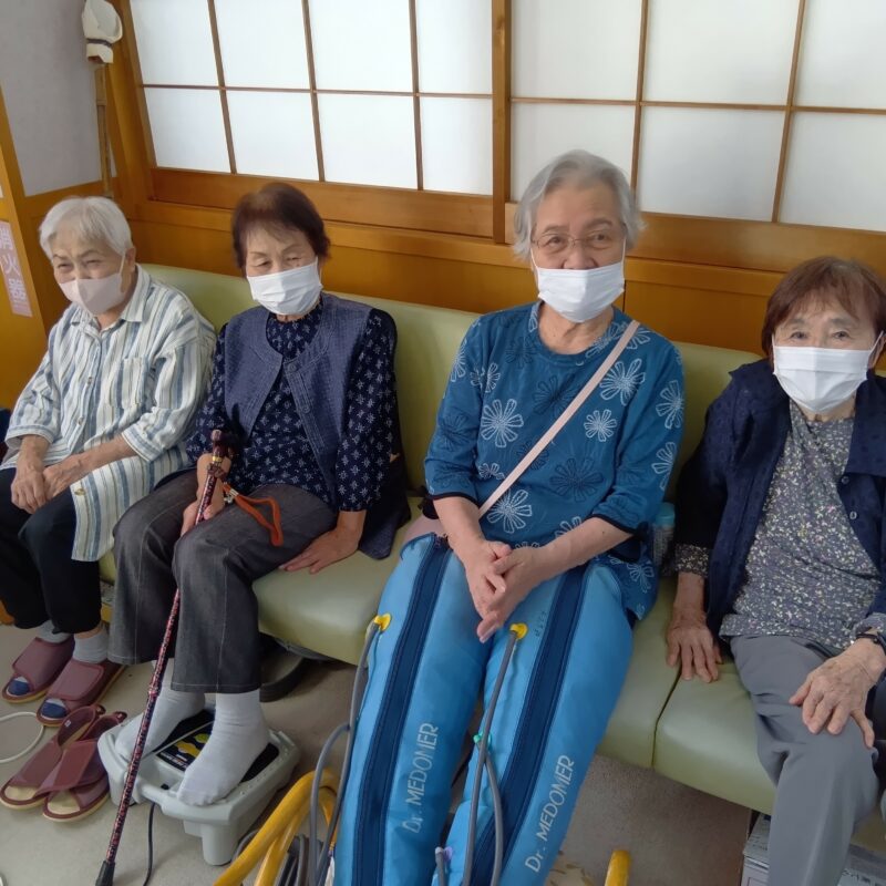 岩村デイサービス足ボコマッサージとメドマー