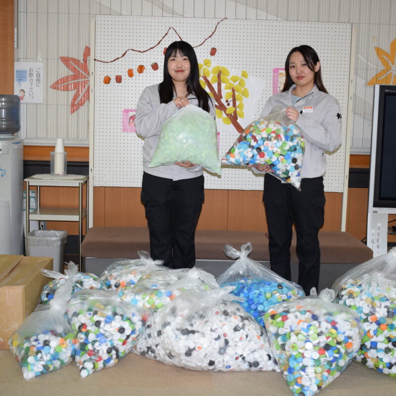 株式会社東濃リクシル様よりペットボトルキャップをいただきました