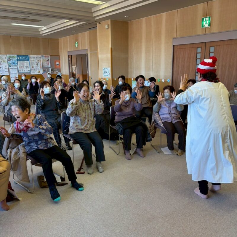 岩村いこまい会で笑いヨガ