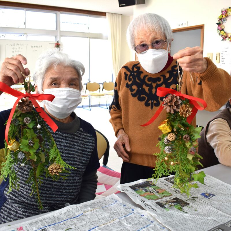 クリスマス飾りを作りました
