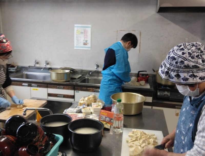 フードパントリーの準備を行っています！