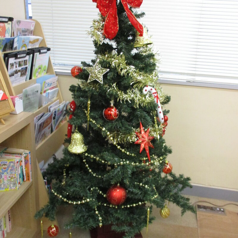 地域生活支援拠点事業「ぷらっと」にクリスマスツリーが飾られました！