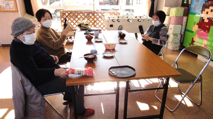 中野児童センター　手作りサークルでペンダントづくり