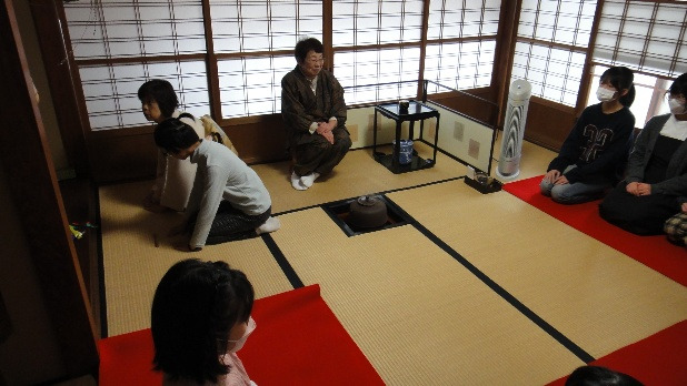 中野児童センター茶道クラブで初釜を行いました。