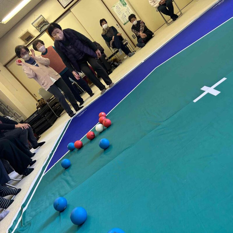 いきいきサロンさくら会でボッチャを体験しました