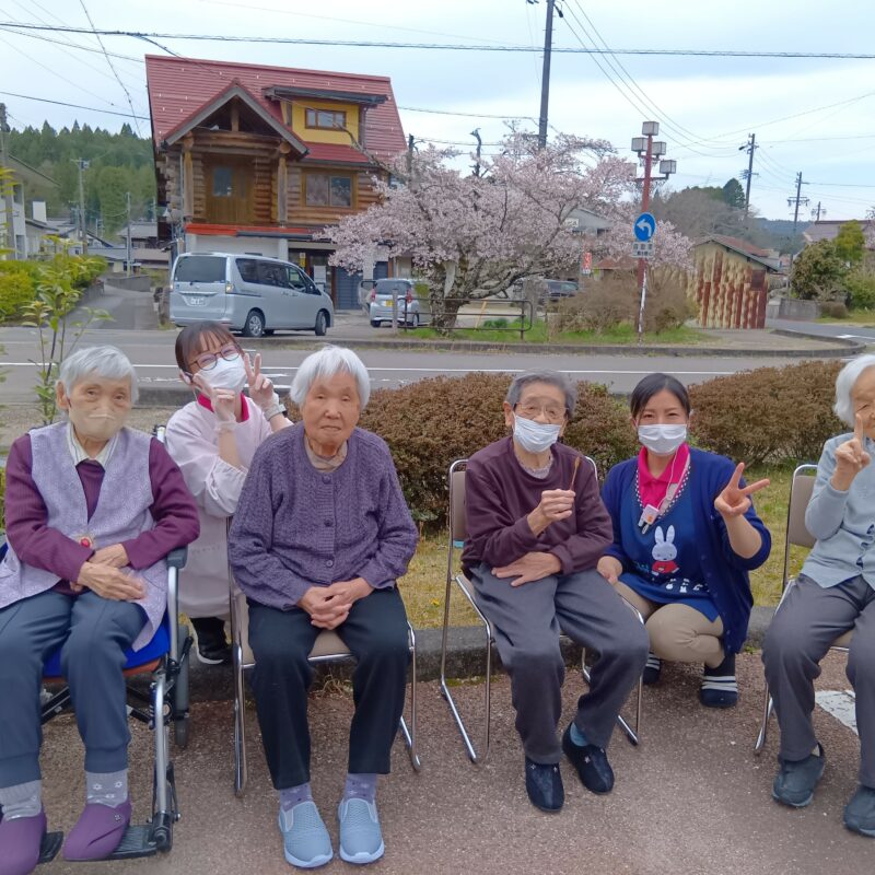 岩村デイサービスでお花見🌸