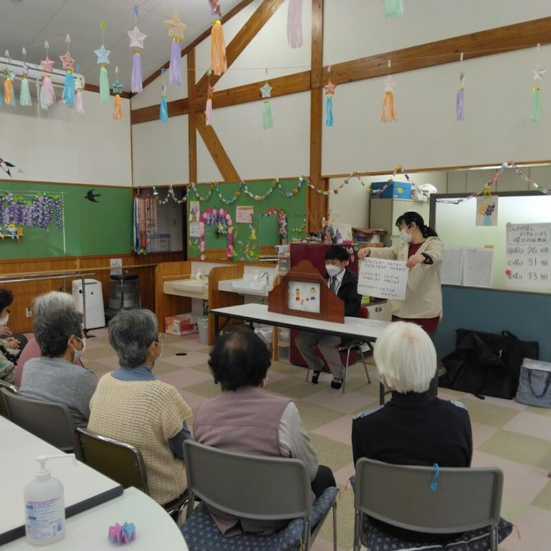 いきいき教室上矢作　大型絵本の読み聞かせ