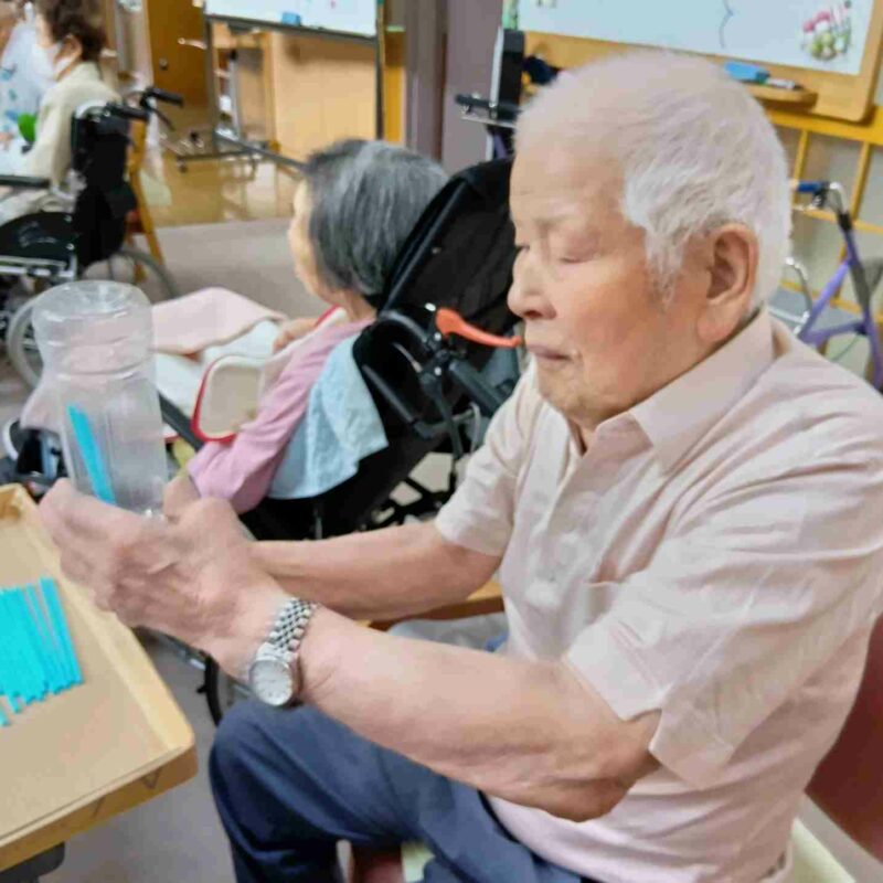 岩村デイサービス　ストローを使ったレクリエーション
