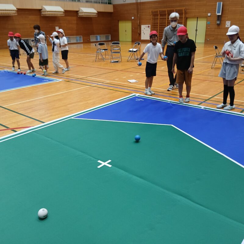恵那北小学校にてボッチャ体験を行いました。